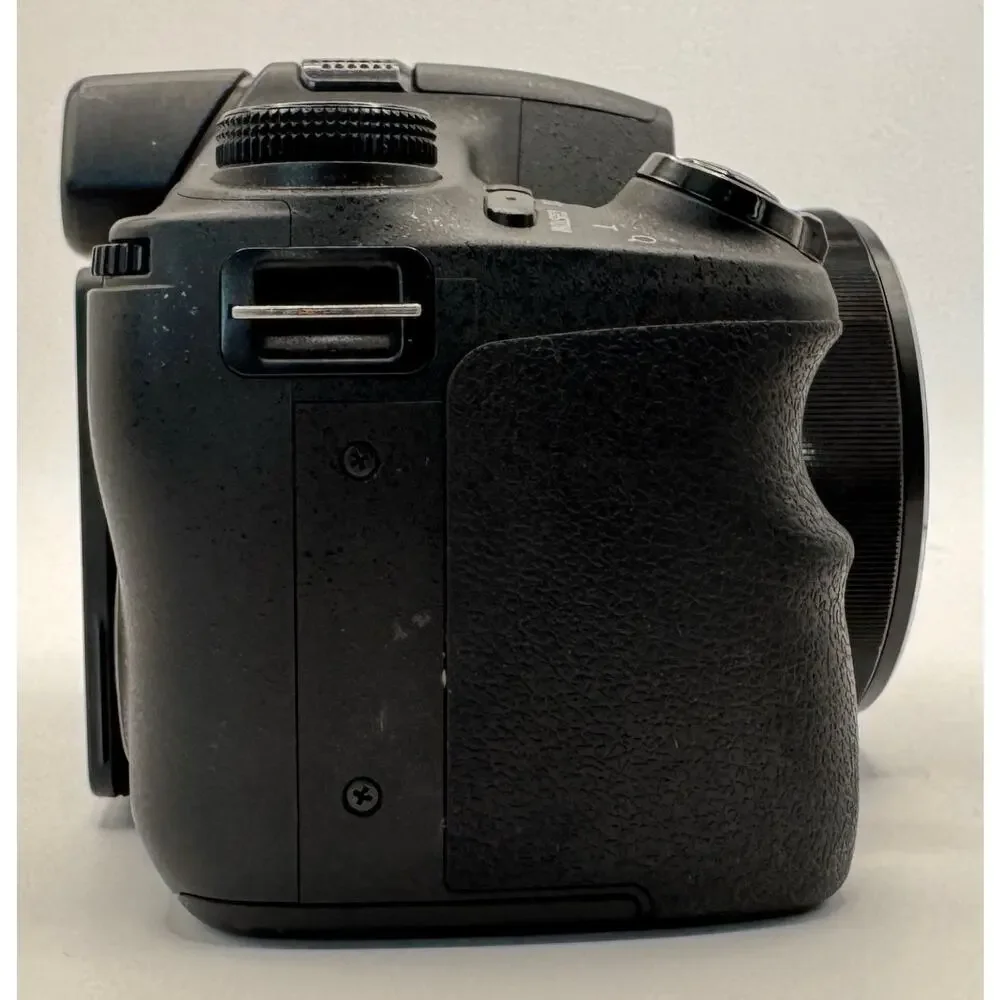 Sony Cyber-shot DSC-HX200V 18.2MP Bridge Camera 30x Zoom Zeiss Lens GPS Zeiss